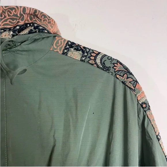 Free People Movement She Fly Jacket Size M Hooded Embroidered Green Oversized